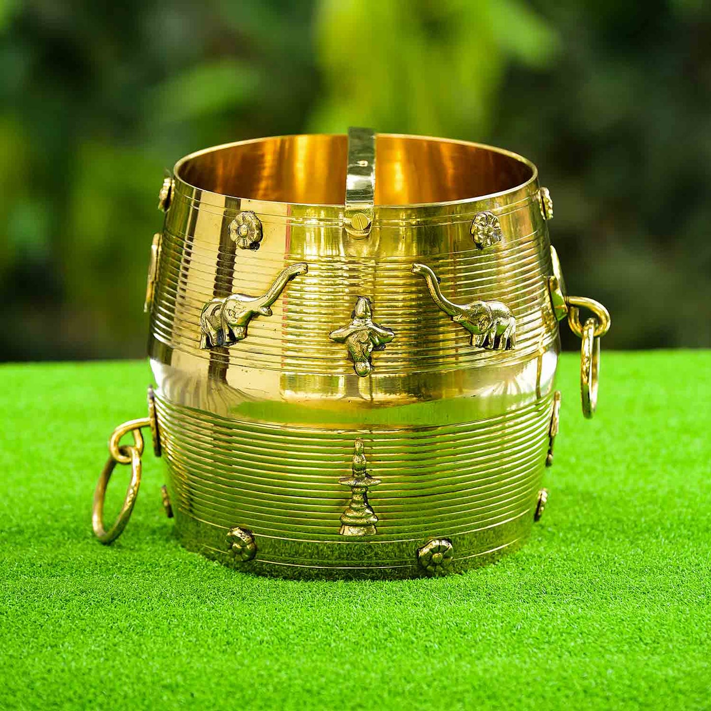 Brass Para: Authentic Kerala Measuring Vessel for Rituals and Home Decor with designs